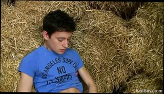 Watch the video about 18 Cute Boy whit Big Dick