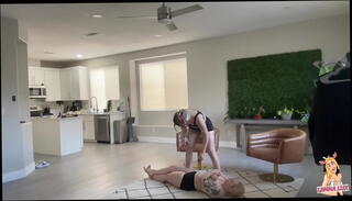 Video 1655502935: thick mommy, muscle mommy