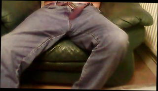 Video 1571262421: strips naked plays, naked gay