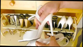 Watch the video about Der Schuhschrank - Erinnerungen eines Wifesharers