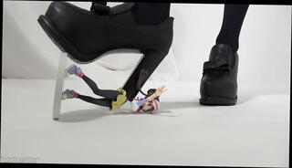 Video 829296725: crush fetish