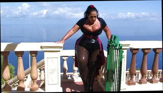 Video 1548358901: goddess red, goddess queen, black goddess, straight red