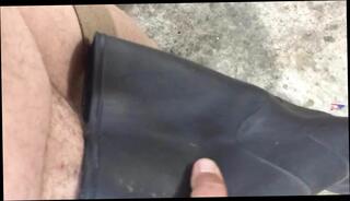 Watch the video about Wellington boots Smelly stockings