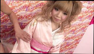 Watch the video about Junge asiatin wird vor dem Fingern eingeoelt und dann hart gefickt