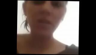 Watch the video about Elle se branle avec une surprise &agrave; la fin