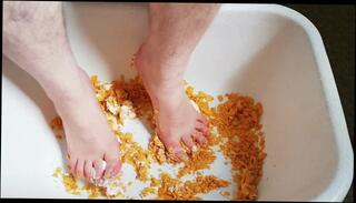 Watch the video about Fun with cornflakes and cream