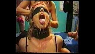 Watch the video about Record de bukkake se le corren - 122 tipos