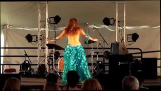 Video 916889175: white girl dancing