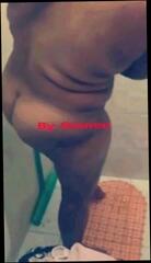 Watch the video about Vizinha mulher do corno no banho