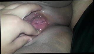 Watch the video about TOCANDOLE LA VAGINA