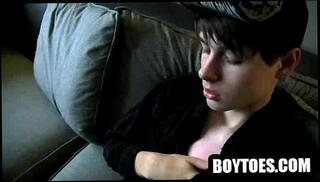 Video 167741015: stud feet, amateur gay stud, hunk feet, amateur softcore, feet rub