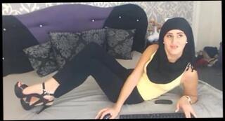 Video 352989701: slut twerking, webcam twerk, hijab twerk, slut straight