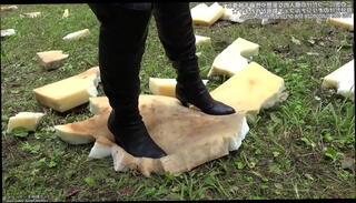 Video 795340175: crush fetish