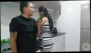Watch the video about Michell ven y te ense&ntilde;o como se come un pepino