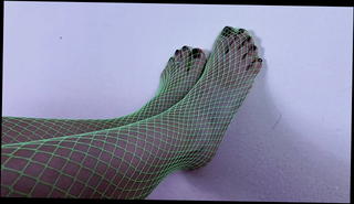 Watch the video about Giada Sexy Feet in Green Fluo Fishnet