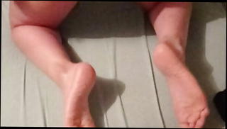 Watch the video about Mala svratila na kurac