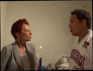 Video 15761304: german lady, pie