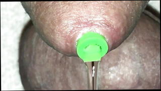 Video 1571132931: pee hole close, hole gay