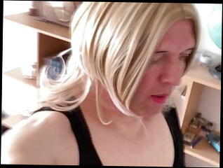 Watch the video about Walking on heels indoors