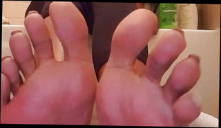 Video 740486701: oiled feet soles, feet straight, oiled black