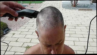 Watch the video about Tonte de suce bite