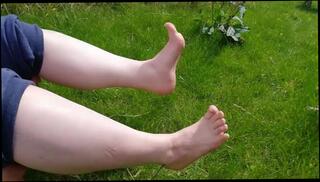 Video 962486803: milf feet solo, sexy milf feet, amateur milf feet, solo female feet, sexy mom feet, love sexy feet, milf mom mother, feet outside, sensual feet