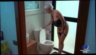 Watch the video about Sofia et Lady Diamond, deux belles coquines, s'amusent sous la douche
