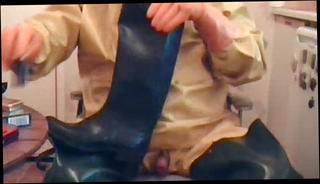 Video 1404800801: condom piss, condom wank, condom lick, piss wash, piss clean, friend pissing, gay swiss