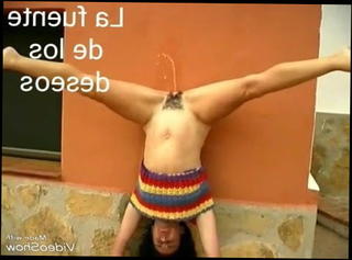 Watch the video about Puta le encanta orinarse