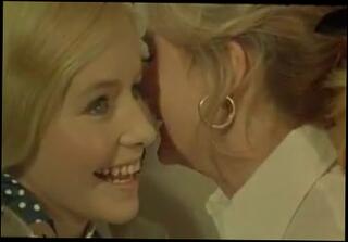 Watch the video about Marie Forsa - Flossie