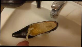 Video 312504901: pump piss, high heeled classic pump, heels gay, man gay, gay hd