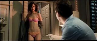 Watch the video about Anna Faris - I Give It a Year