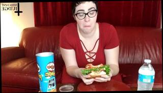 Watch the video about Cheeseburger and Pringles Mukbang Lunch