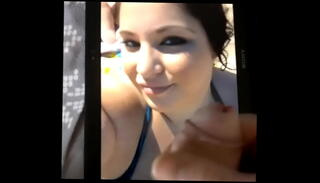 Watch the video about BBW got facialised at the beach