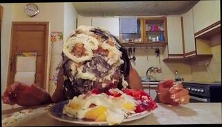 Watch the video about Messy Cake Face