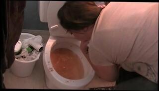 Video 335606195: gagging spitting, girl