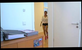 Watch the video about Asia Schlampe Kim wird bei der Arbeit gefickt