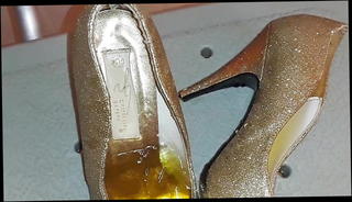 Video 1225058601: piss gay, friend pissing, heels pissing