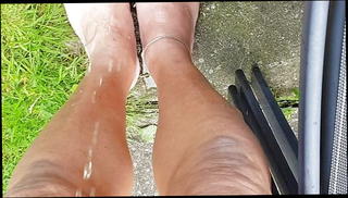 Video 1226253601: pee feet