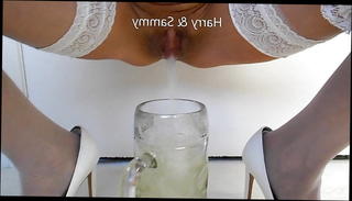 Watch the video about Sammy having a nice wee in the bath