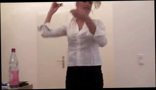 Watch the video about Geile Lehrerin fickt Student