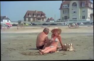 Video 284724004: lesbian couple, vintage blowjob, vintage outdoor, vintage public