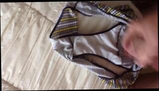 Video 94571601: gay man wanking, panty wank, friend wanking