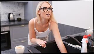 Watch the video about STUCK4K Washing the dishes turned into a steamy session for a hottie