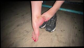 Video 1583200673: solo female feet, feet fetish, amateur solo female, solo brunette amateur, barefoot, 60fps amateur