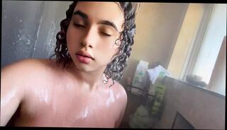 Watch the video about Untangling my hair