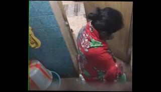 Video 891882535: mom bath, mom friend