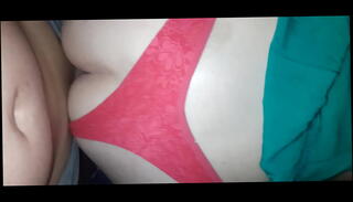 Watch the video about Vestido pra cima, calcinha de lado e rola entrando