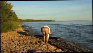 Watch the video about No skirt-no panties