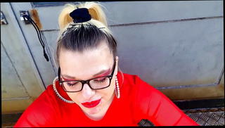 Watch the video about Smoking Bimbo Blowjob!